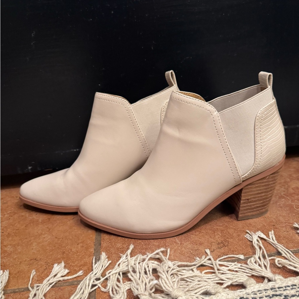 Dolce Vita Light Beige Ankle Booties - Picture 9 of 11